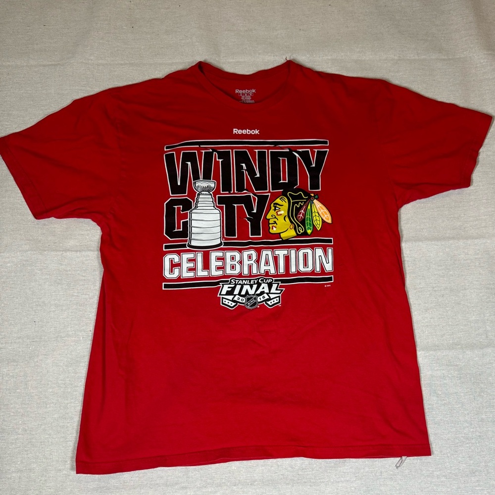 Reebok Chicago Windy City Celebration T-Shirt - Red, black, and white XL